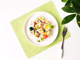 2、鸡肉蔬菜魔方,装盘