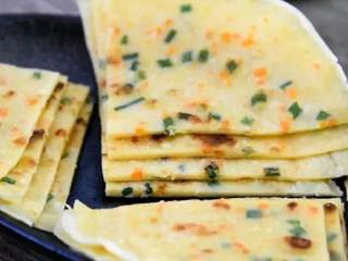 7、小时候外婆经常做的小食，早餐用它配上一碗粥，很上瘾！,切成片就可以开动啦！