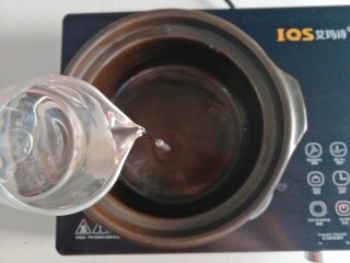 3、补锌-贝类鲜味粥,起锅煮水