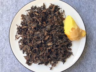 2、梅菜扣肉,梅菜100g，生姜15g