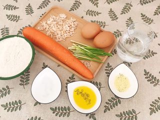 1、海陆双拼：虾皮胡萝卜鸡蛋饼,食材准备