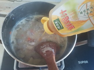 16、鸡肉山药粥,适量的鸡鲜鸡汁增鲜