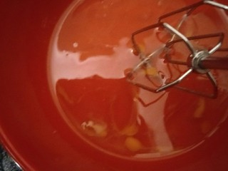 9、红糖枣泥蛋糕,准备打发蛋白