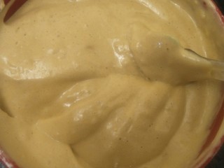 15、红糖枣泥蛋糕,翻拌均匀