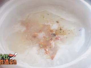 7、青菜肉沫粥,把超好的肉末放入煮好的米粥中，煮5分钟