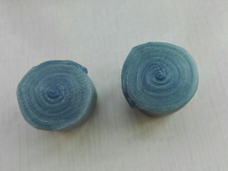 17、梦幻酥,切好的样子，垂直放好，按压扁后。擀成圆形，放入自己喜欢的馅料即可