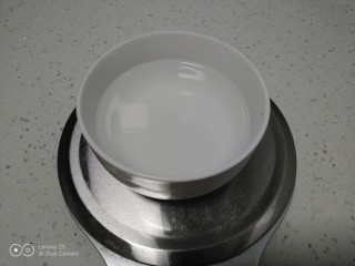 3、冰糖葫芦,清水准备好。