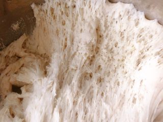 6、老面大碱馒头,拉开里面的状态