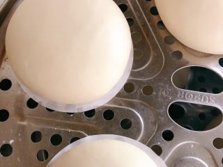 14、老面大碱馒头,发酵至两倍大，凉水上锅，水开蒸30分钟，闷5分钟