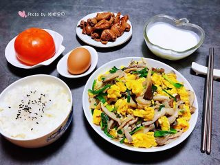 15、#冬日暖心菜#平菇炒鸡蛋,好丰盛的早餐既有营养又是颜值爆表噢