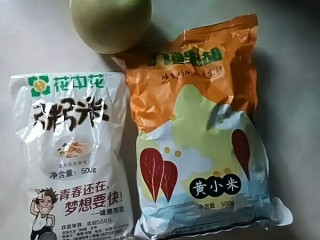 1、苹果小米粥,准备食材。