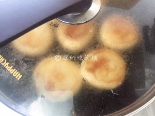 12、山药发面饼,记得烙饼的时候要盖上锅盖。