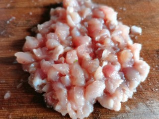 2、鸡肉山药粥,再把它切成薄片