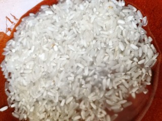 5、鸡肉山药粥,大米清洗干净