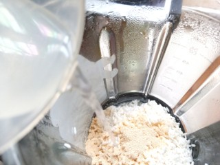 5、蔓越莓米糕,在加入120克淘米水