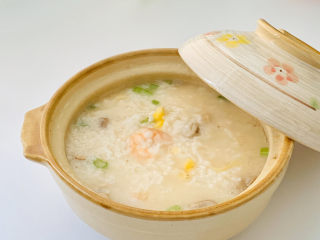 16、蔬菜虾仁粥,蔬菜、蛋白、谷物、菌菇营养全面。