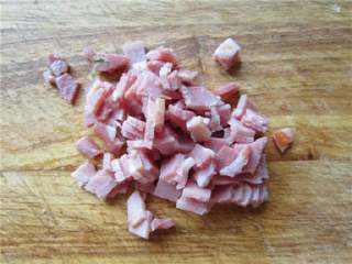 3、三宝玉米饼,培根切粒