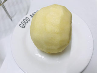 2、苹果小米粥,苹果去皮