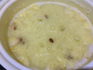 9、苹果小米粥,撒入枸杞