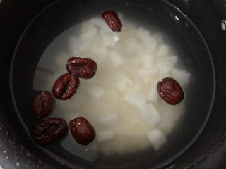 11、鸡肉山药粥,加入适量的水