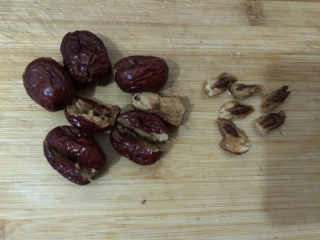 9、鸡肉山药粥,去核（核是燥的，去掉比较好）