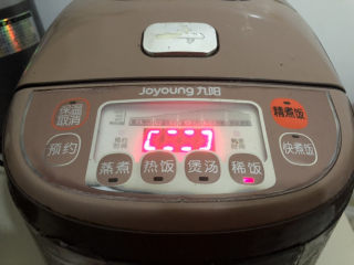 12、鸡肉山药粥,盖盖煮开后滚上十几分钟