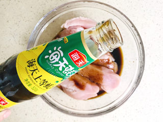 7、香菇滑鸡粥,滴入蚝油