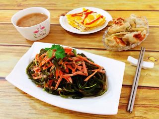 8、爽口海带丝,搭配煎饺、煎蛋、大米绿豆粥就是标配的营养早餐
