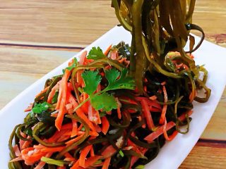 9、爽口海带丝,海带丝营养丰富经常食用对人体有多多的益处