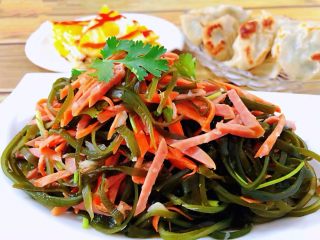 10、爽口海带丝,普通的食材用心去做会给家人带来更多的幸福时光