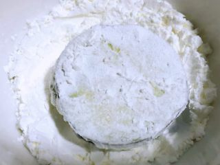 4、#冬日暖心菜#鱼香茄盒,裹上干淀粉