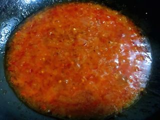 11、#冬日暖心菜#鱼香茄盒,放入一品鲜酱油、蚝油、糖翻炒入味添加少许水烧开倒入水淀粉勾芡成透明状即可