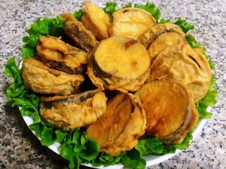 12、#冬日暖心菜#鱼香茄盒,盘中摆上生菜做装饰再依次摆上茄盒