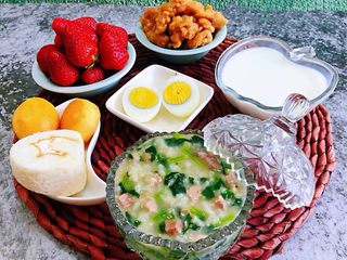 15、猪头肉菠菜粥,这样的早餐看着就非常有食欲