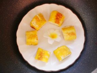 14、无敌简单的香蕉土司卷,成品。