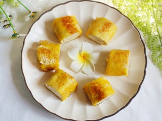 16、无敌简单的香蕉土司卷,大人小孩都喜欢。