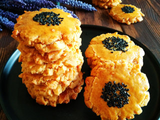 18、芝麻桃酥,晾凉后非常的酥脆。