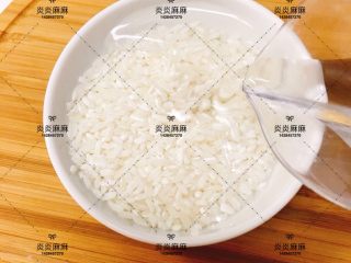 2、香蕉燕麦粥,大米浸泡15分钟