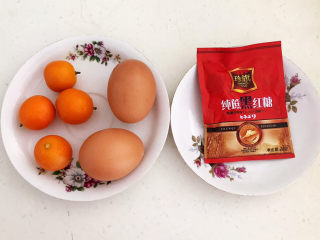 1、糖水鸡蛋,准备食材：土鸡蛋，小金桔，黑红糖