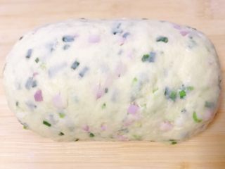 13、香葱芝士饼干,拌匀后取出揉成面团