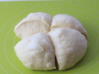 13、米粥吐司,分割成四份