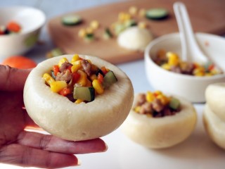 13、玉米碗蒸,将菜盛到"碗“里就可以了