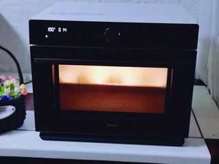 18、????高逼格馒头～一切OK表情包,二发好后选择“鲜嫩蒸功能”，100°蒸15分钟，时间到后不要急着将门打开，切记焖5分钟再打开门！我用的是美的蒸烤箱型号是s5-l300e。