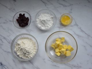 1、蔓越莓饼干,准备材料