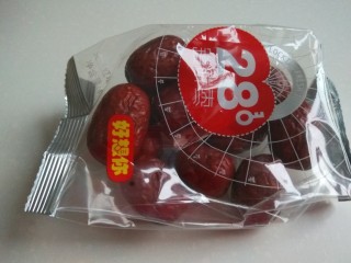 7、小米红薯粥,大枣一袋打开我用八个。