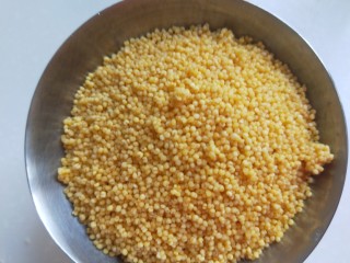 11、小米红薯粥,小米一勺洗干净