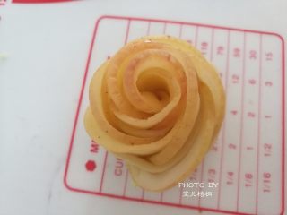 8、苹果玫瑰卷,卷起来，整理一下