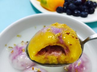 14、彩色水果馅汤圆,嗯嗯 软糯的汤圆 飘着桂花香