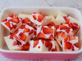 13、酸奶草莓冻,成品图