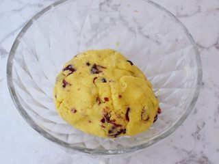 9、蔓越莓奶酥,揉成团